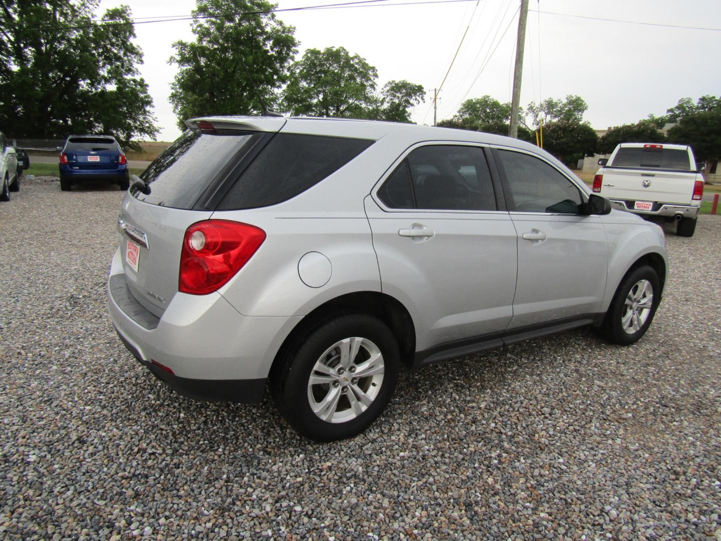 2011 Silver Chevrolet Equinox LS 2WD (2GNALBEC8B1) with an 2.4L L4 DOHC 16V engine, Automatic transmission, located at 15016 S Hwy 231, Midland City, AL, 36350, (334) 983-3001, 31.306210, -85.495277 - Photo#7